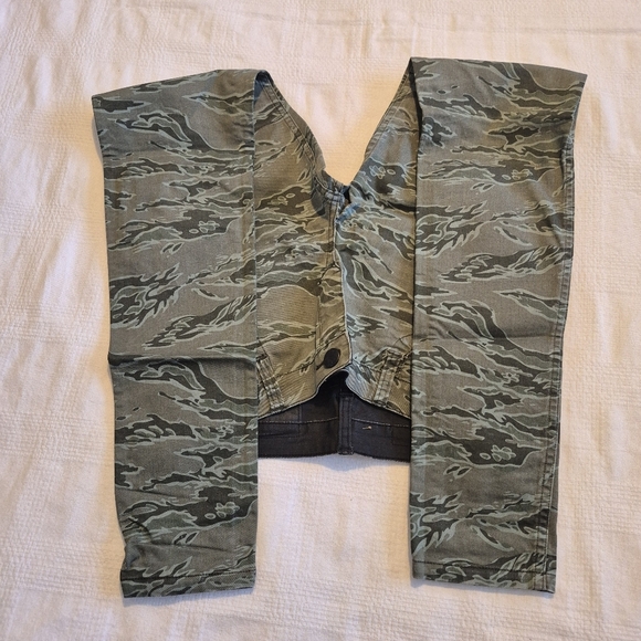 Hurley women's size 30 x 30 reversible camo & black pants with stretch VGUC - Picture 5 of 9